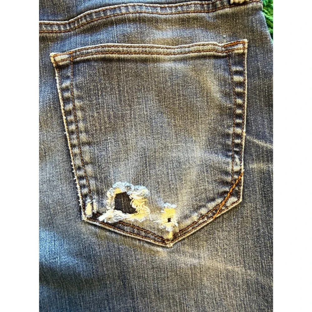 Banana Republic leg makes clothing